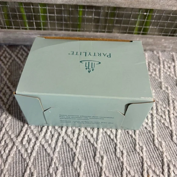 PartyLite Pineapple & Pomegranate Box of 6 Votive‎ Candles V06402 - Picture 3 of 3